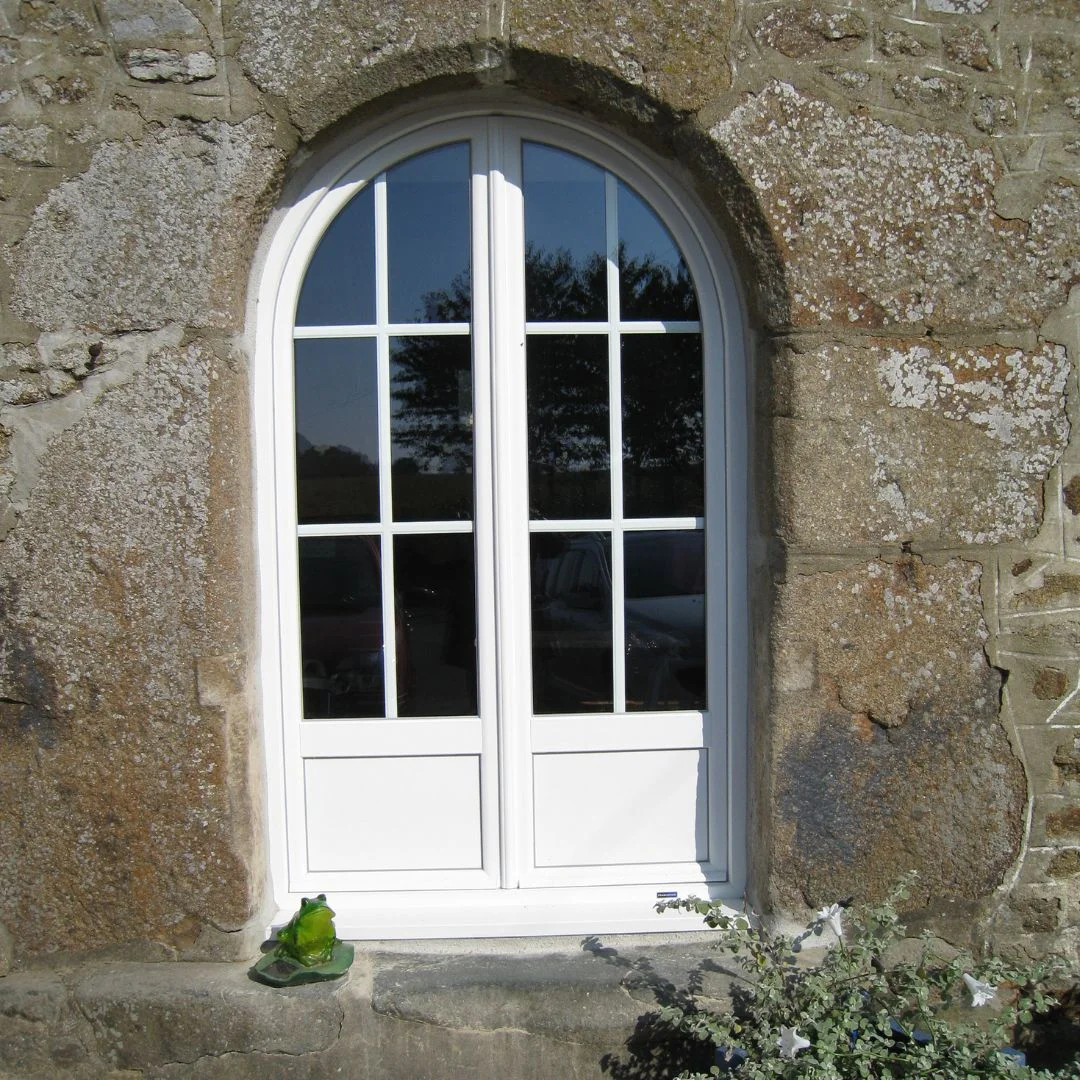 Porte-fenêtre PVC cintrée