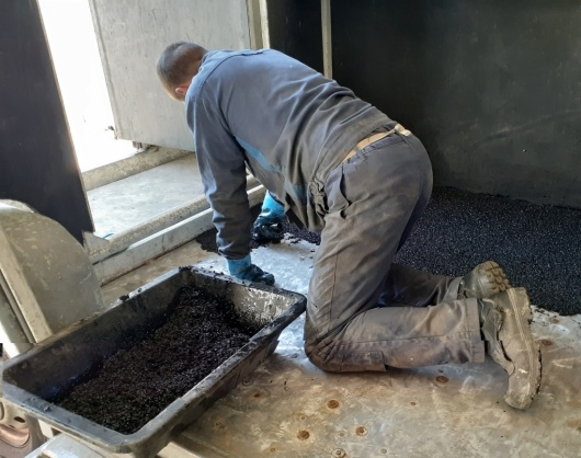 Restauration d un fond en cyb&eacute;lastic dans un van 