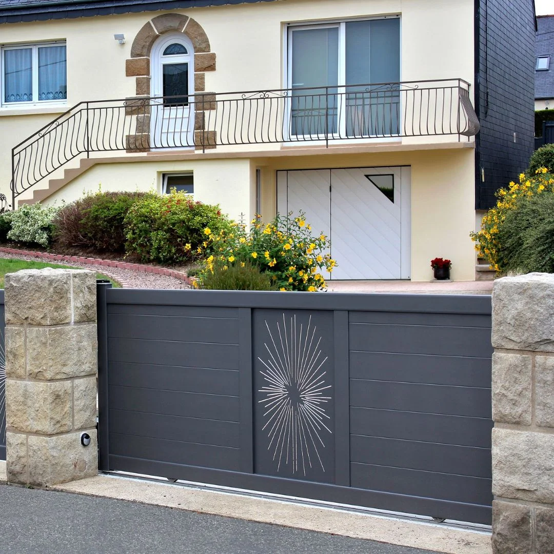 Portail coulissant avec décor