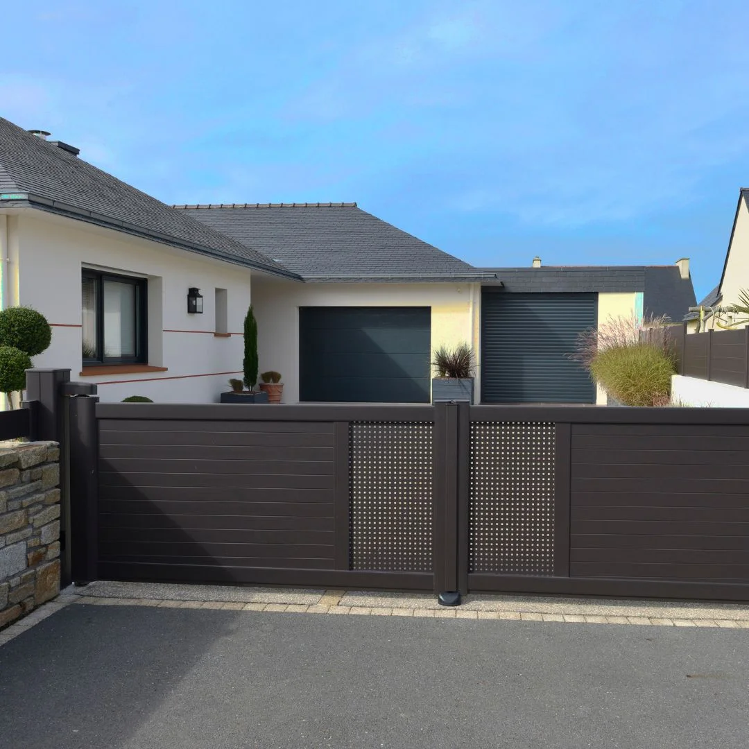 Portail battant avec décor